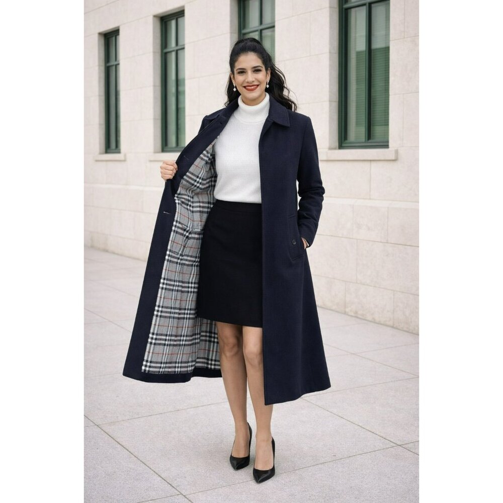 Burberrys Vintage Navy Wool Long Coat With Plaid Lining & Pockets Womens England